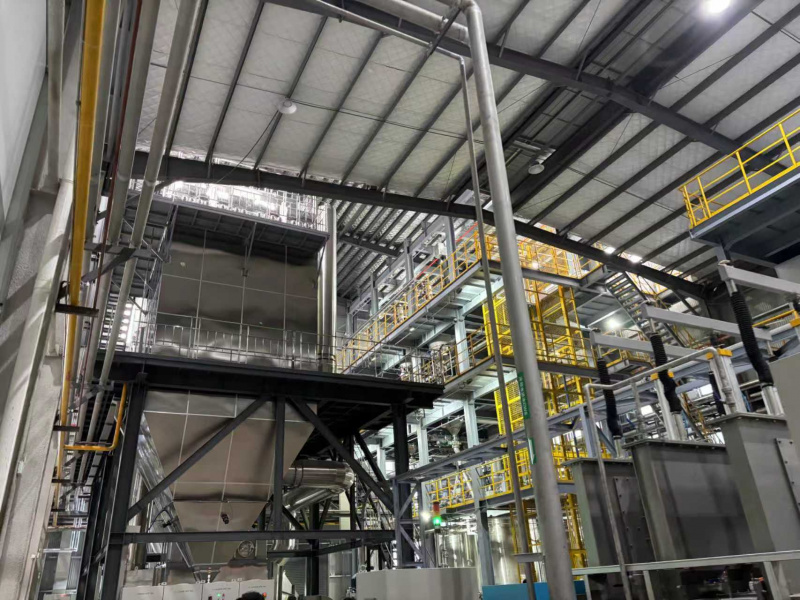 1757472122600460HHIL.jpg 東方產融投資企業英納新能源生產線.jpg